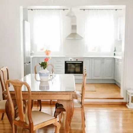 Asterias House, בית נופש *