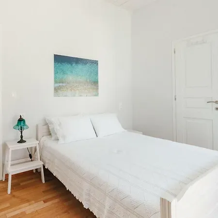 Asterias House, * סקופלוס טאון